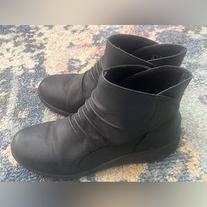 Clarks shirt black Velcro boots